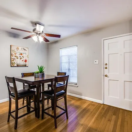 Classy Mid-Century Townhome In Alamo Heights